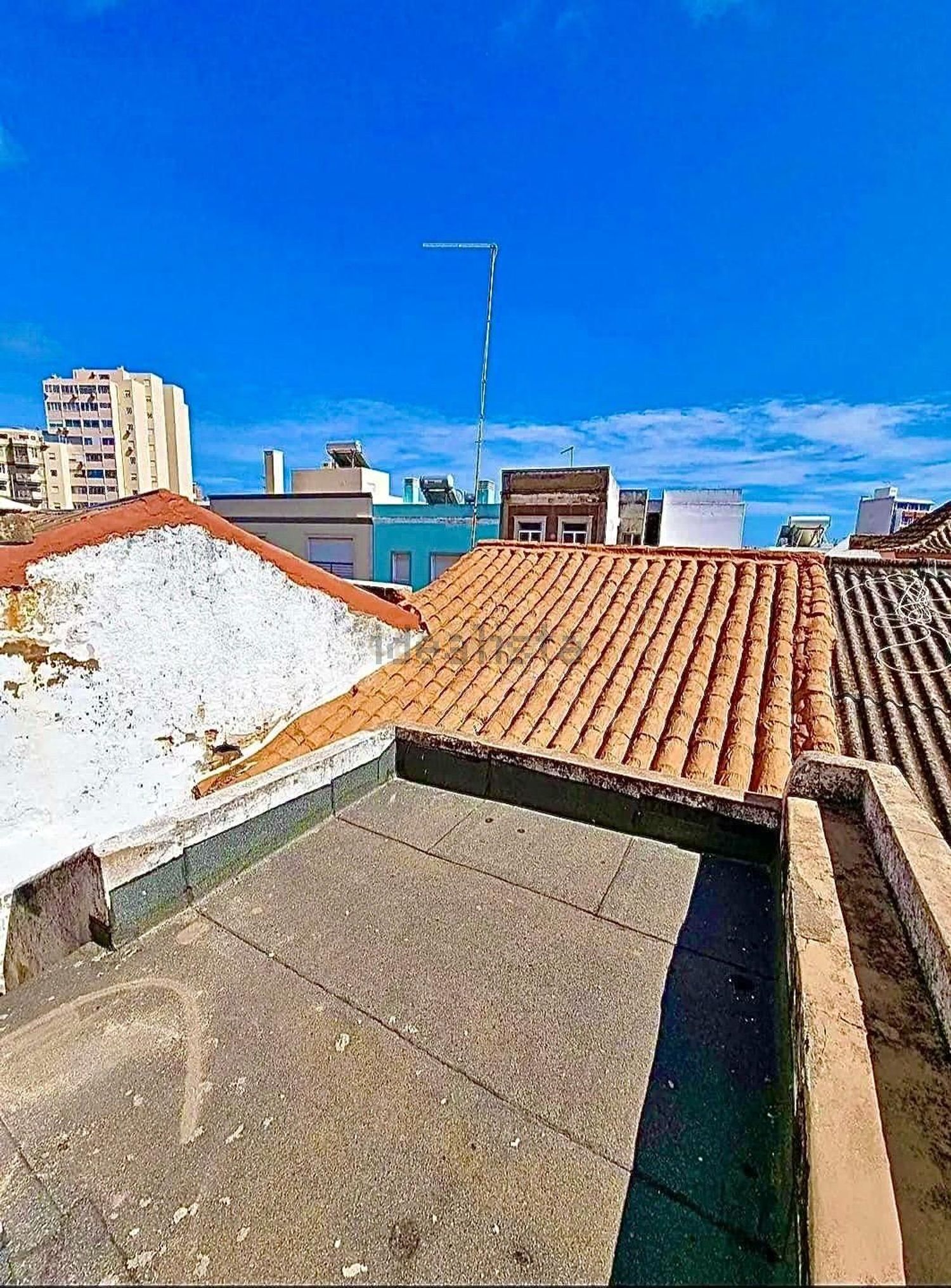 小楼房或独栋别墅出售在Rua Cruz das Mestras, 21 - 游泳池