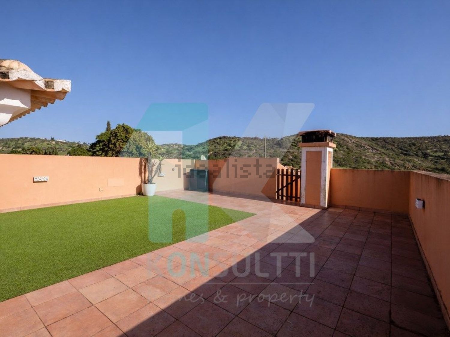 小楼房或独栋别墅出售在Praia da Luz - 阳台