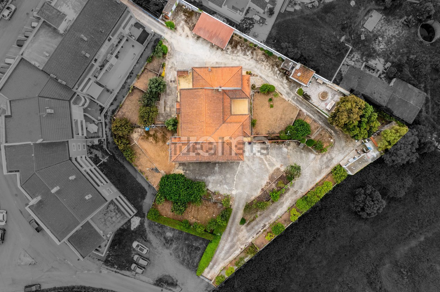 小楼房或独栋别墅出售在Rua 25 de Abril, 2 - 详情
