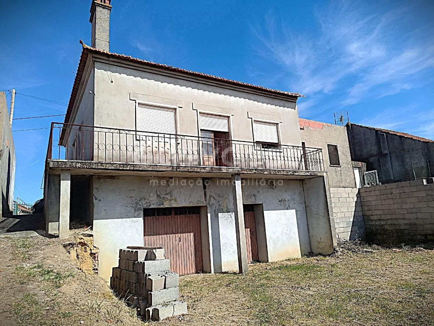 小楼房或独栋别墅出售在Santa Maria - Salvador - Santiago - 外立面