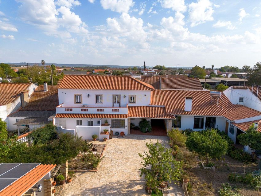 小楼房或独栋别墅出售在Pombalinho