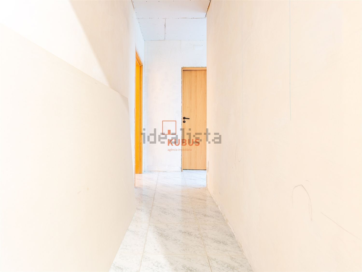 公寓 t3出售在Travessa da Praça, 14 - 过道