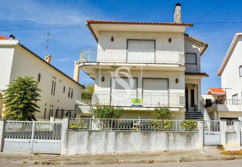 小楼房或独栋别墅出售在Tomar e Santa Maria dos Olivais