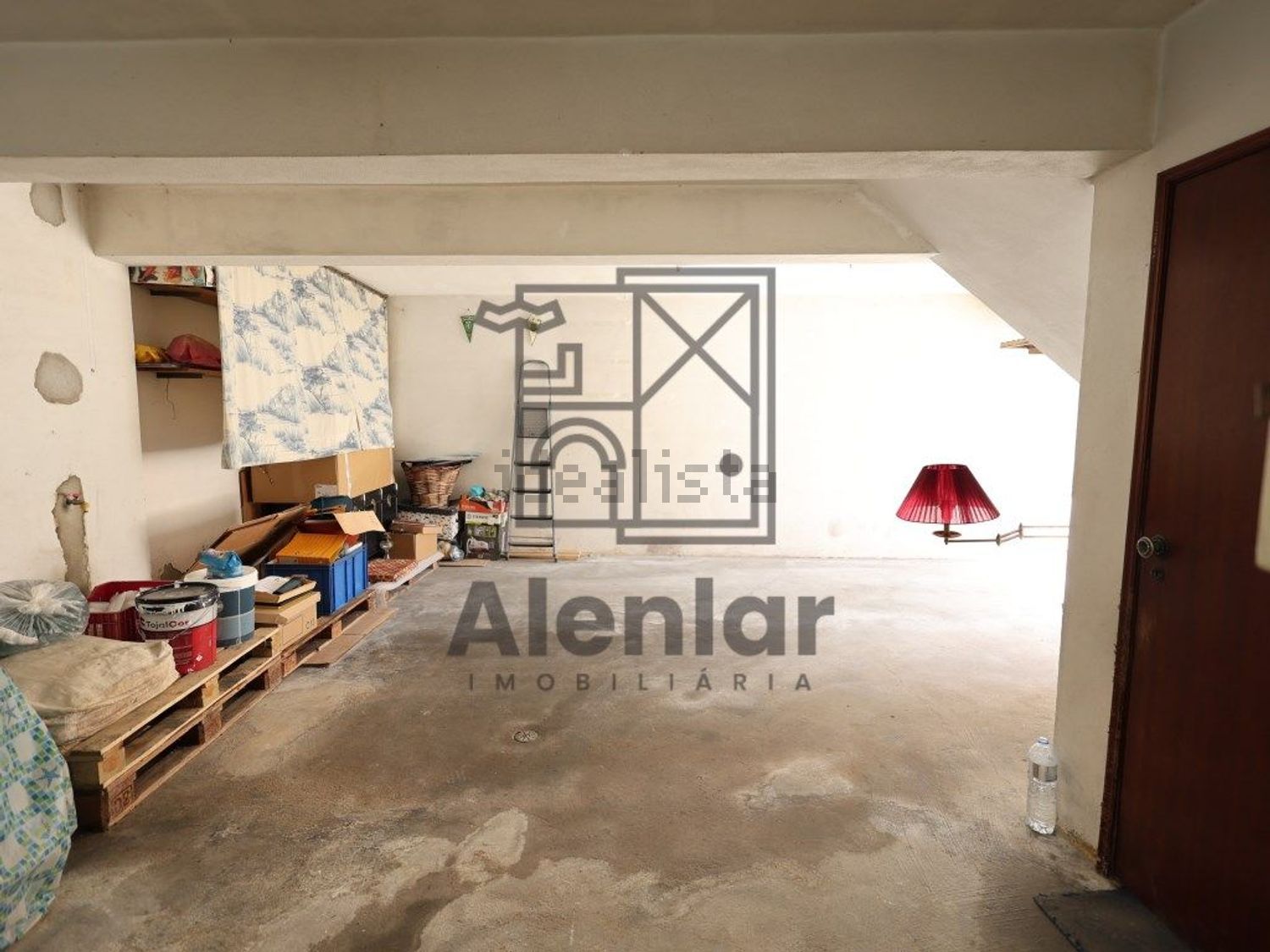 小楼房或独栋别墅出售在Alenquer - 停车位