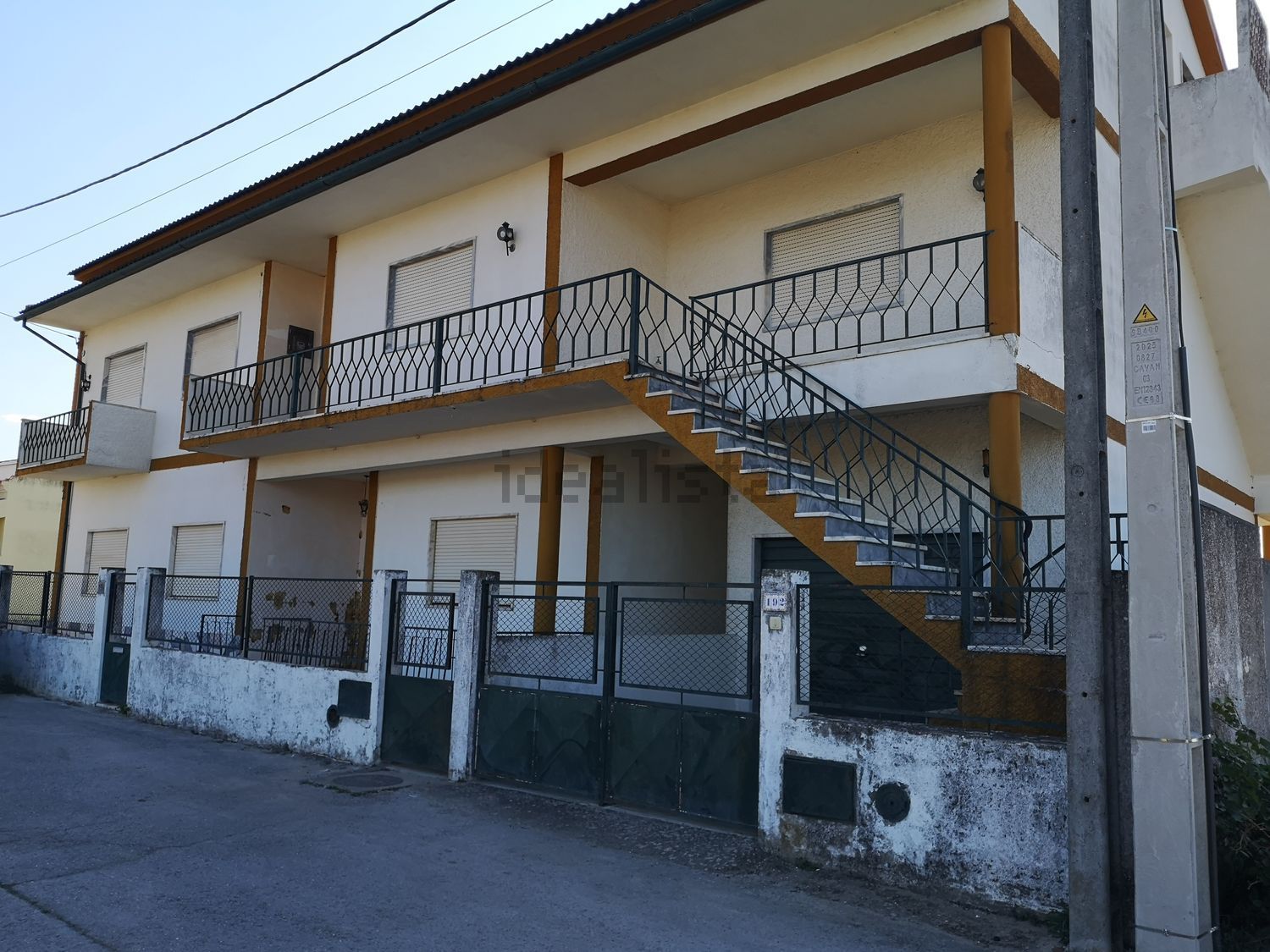小楼房或独栋别墅出售在Rua do Centro Agrícola - 外立面