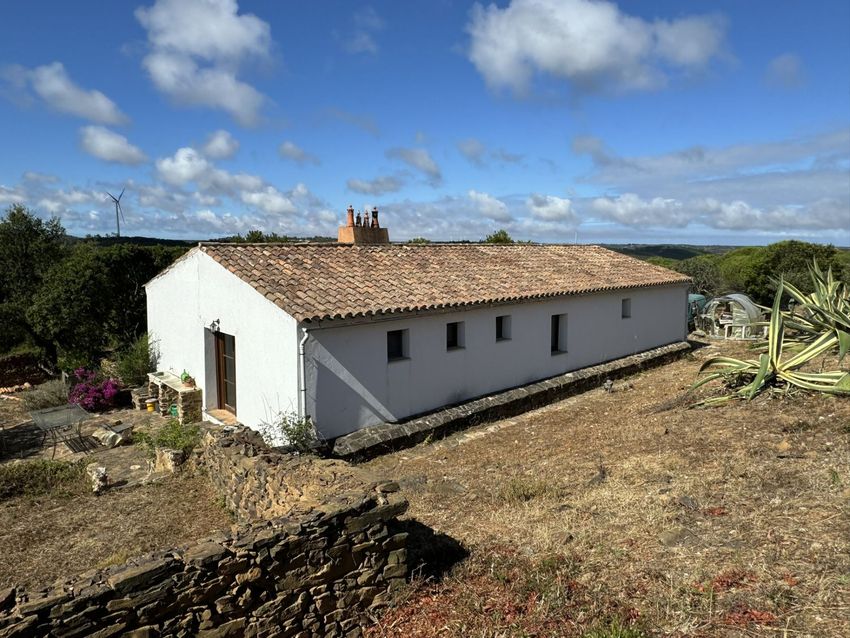 小楼房或别墅出售在Bensafrim e Barão de São João