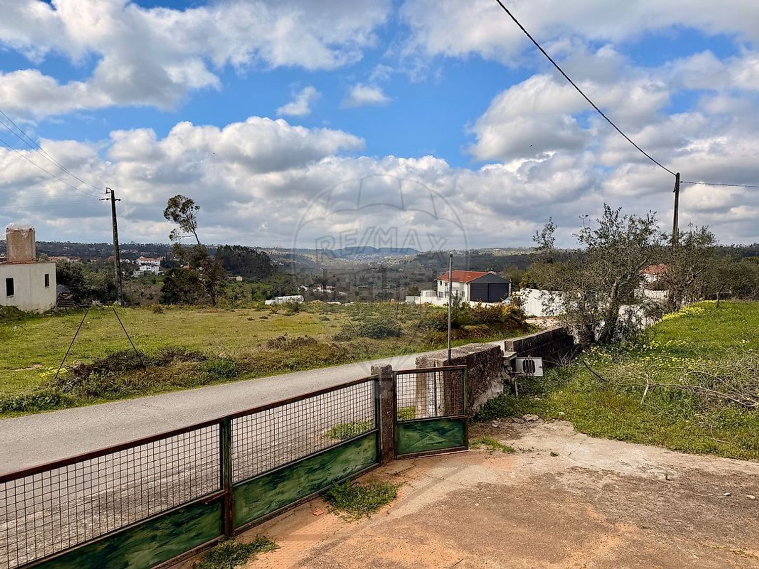 小楼房或独栋别墅出售在Rua Cidade de Ourém - 视线
