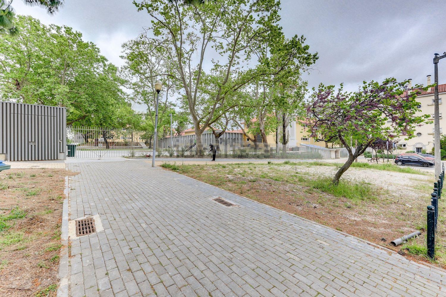 公寓 t4出售在Rua Eugénio de Castro, 12 - 花园