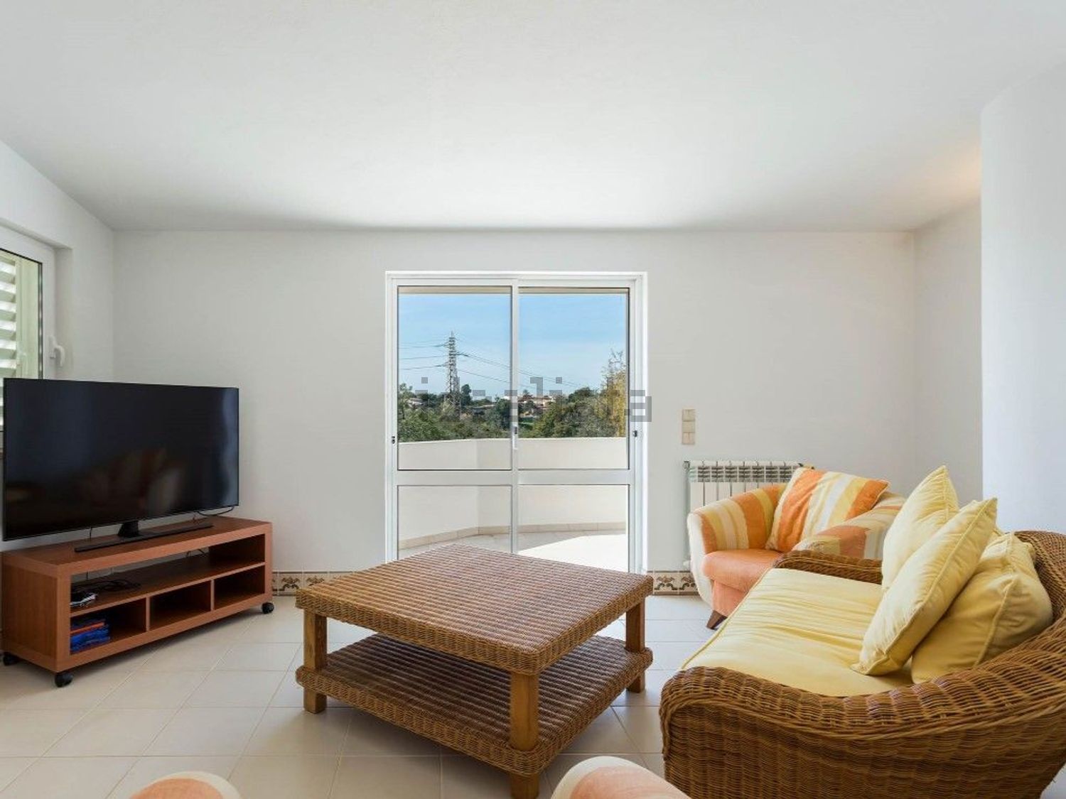 小楼房或独栋别墅出售在Ferreiras - 客厅