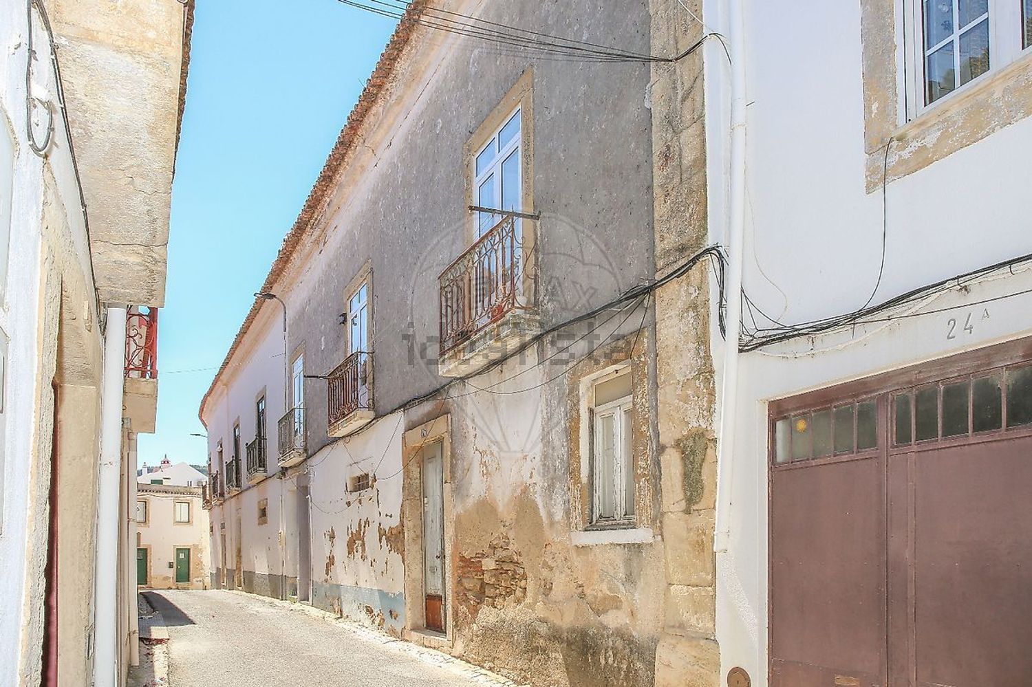 小楼房或独栋别墅出售在Rua da República, 26 - 视线