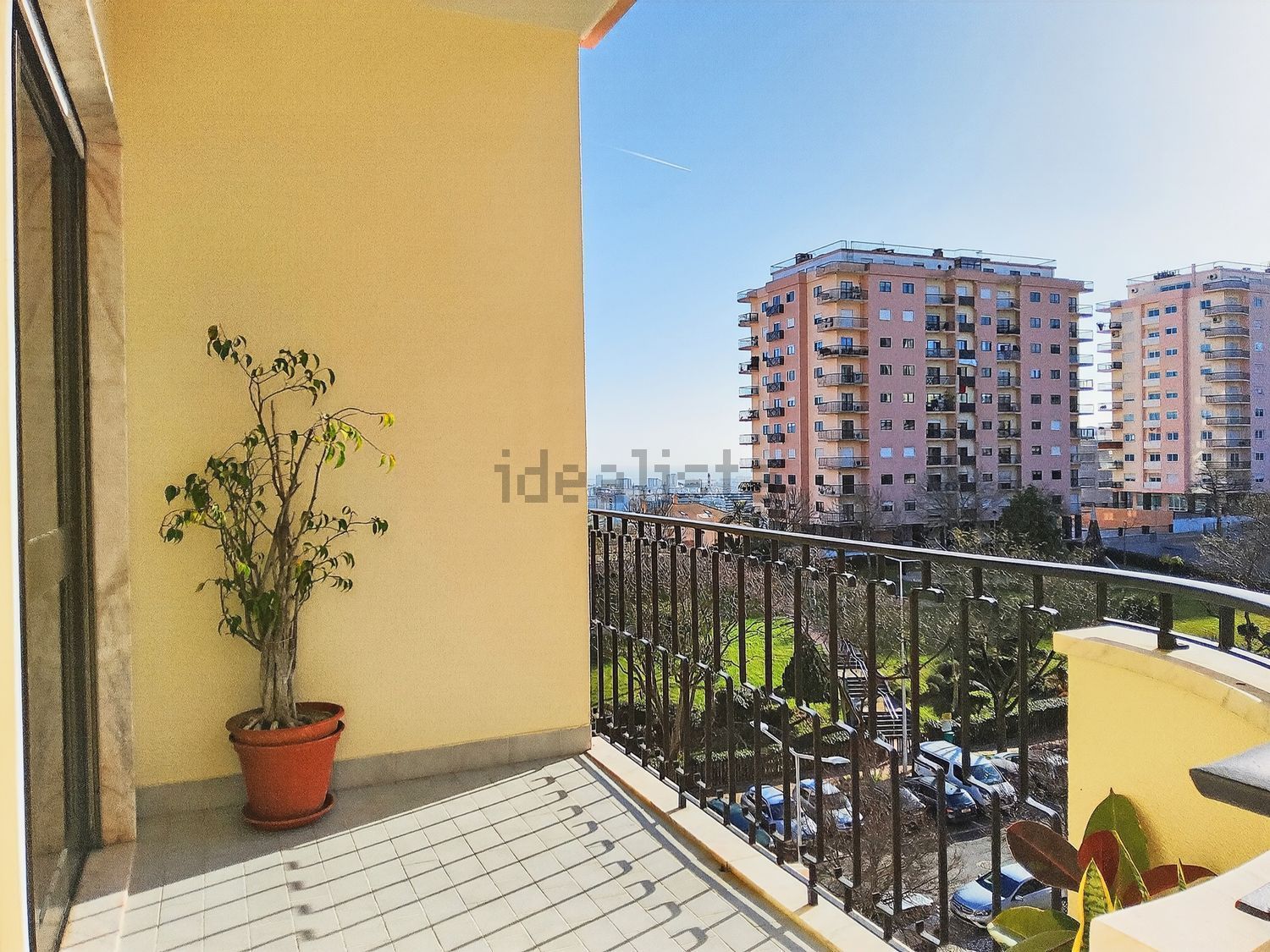 公寓 t4出售在Avenida dos Moinhos, 8 - 露台