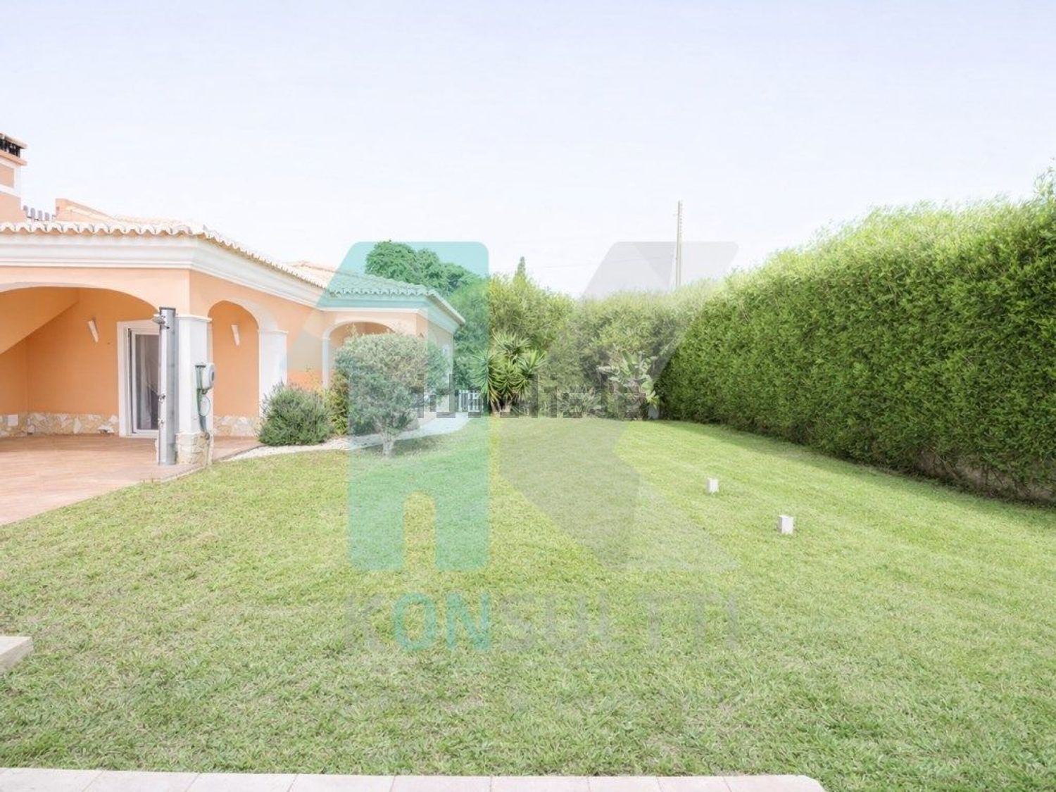 小楼房或独栋别墅出售在Praia da Luz - 花园