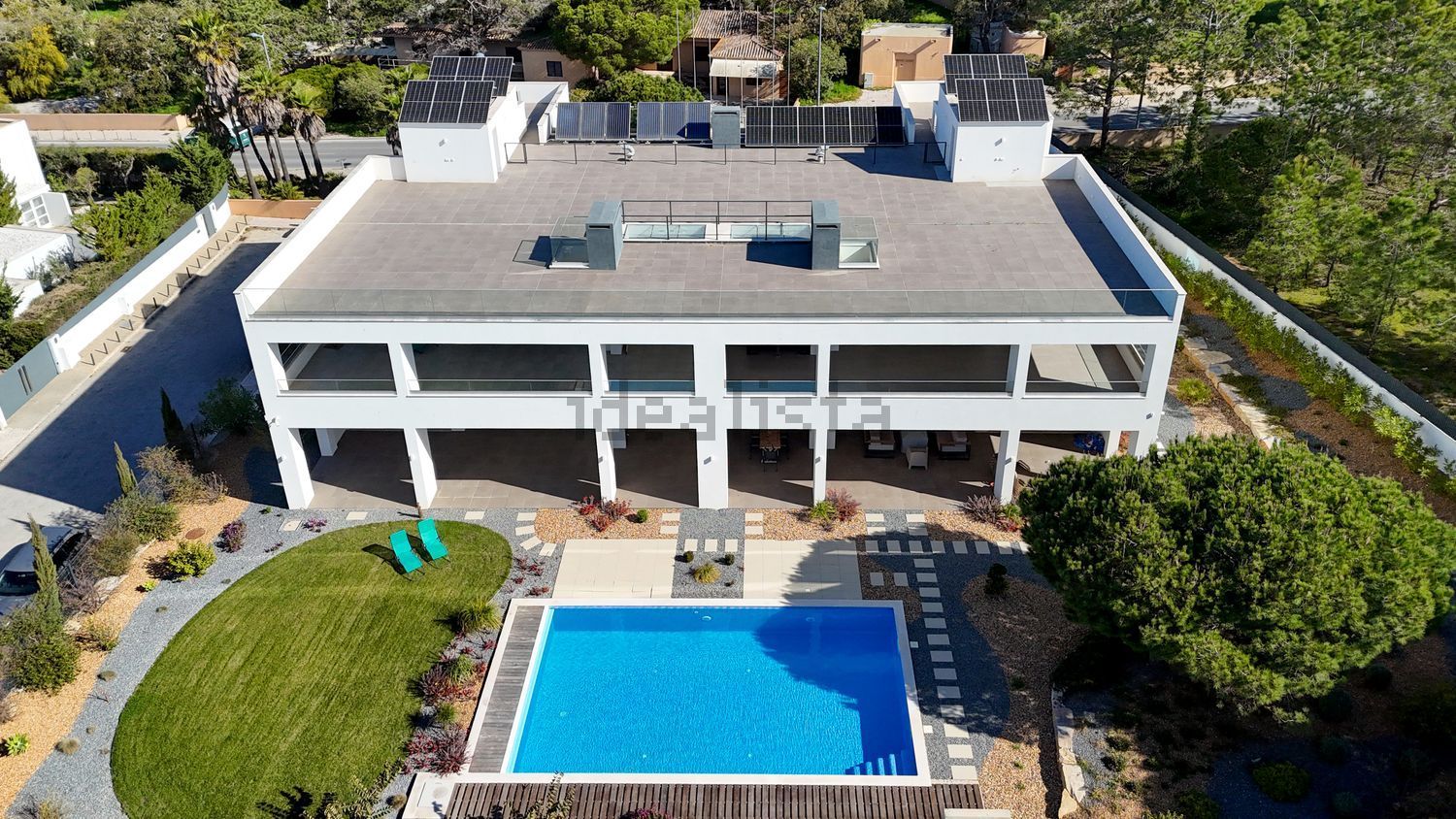 小楼房或独栋别墅出售在Salgados - 游泳池