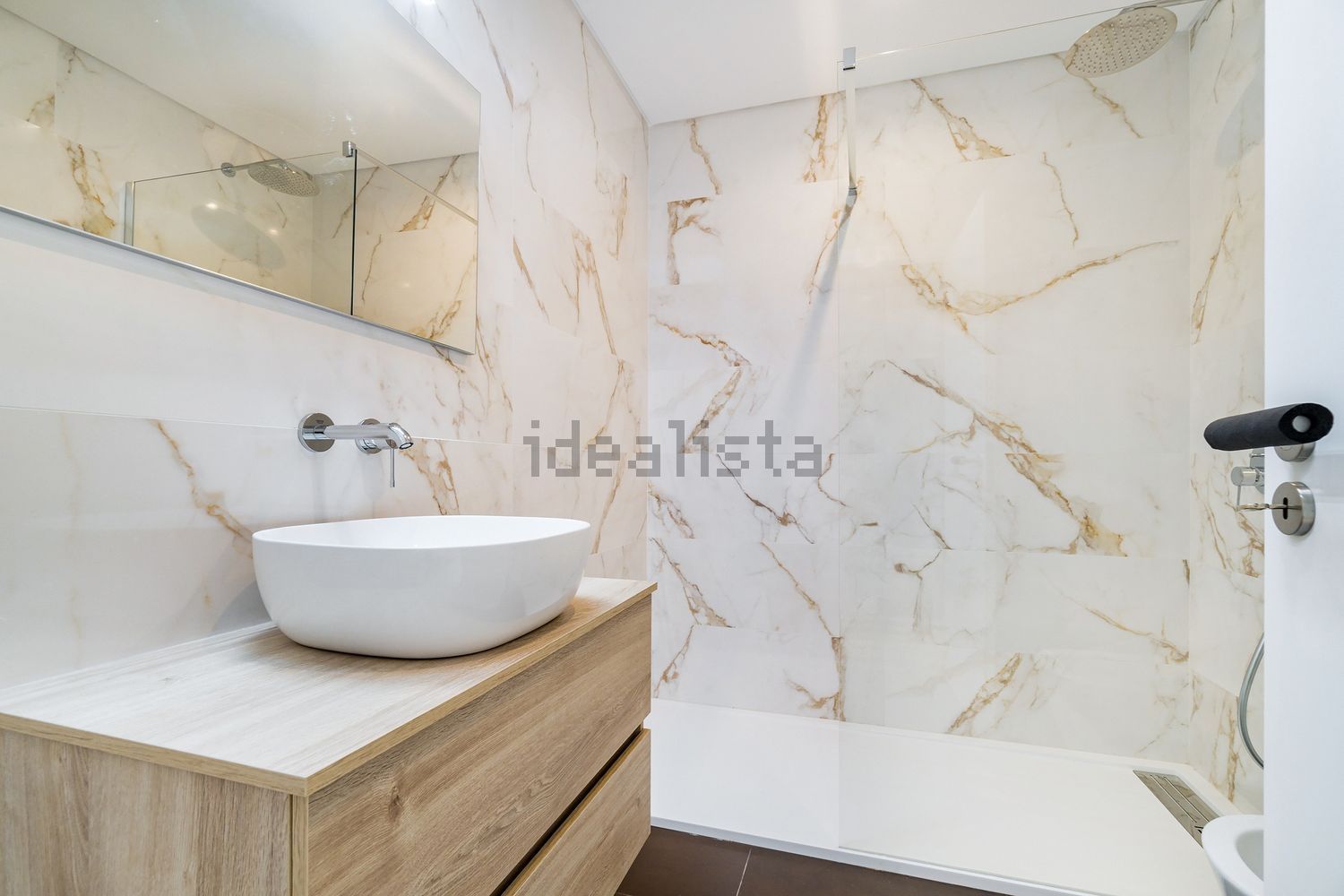 小楼房或独栋别墅出售在Vale de Barcarena - 卫生间