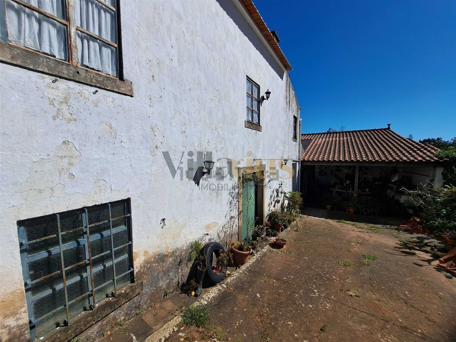 小楼房或独栋别墅出售在Rua Escola, 23 - 外立面