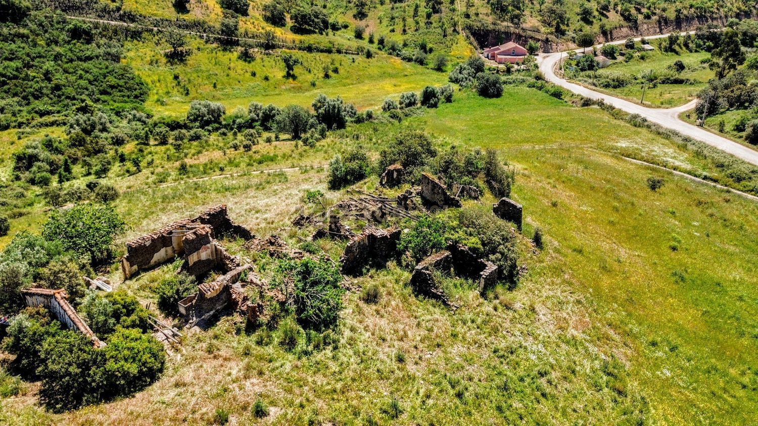 小楼房或独栋别墅出售在Rua de Vale Fontes de Baixo - 花园