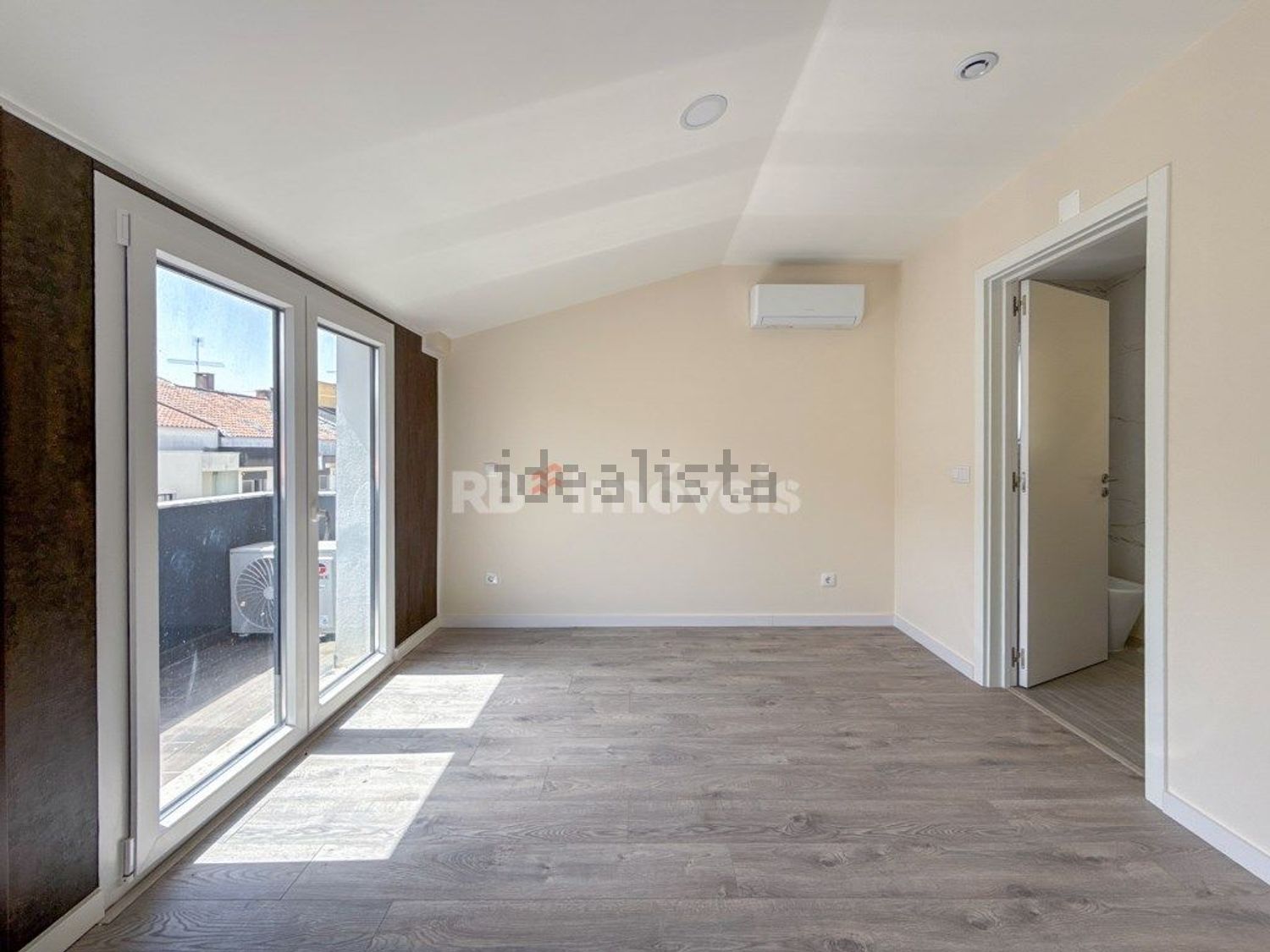公寓 t4出售在Rua da Rainha Santa Isabel, 17 - 居住