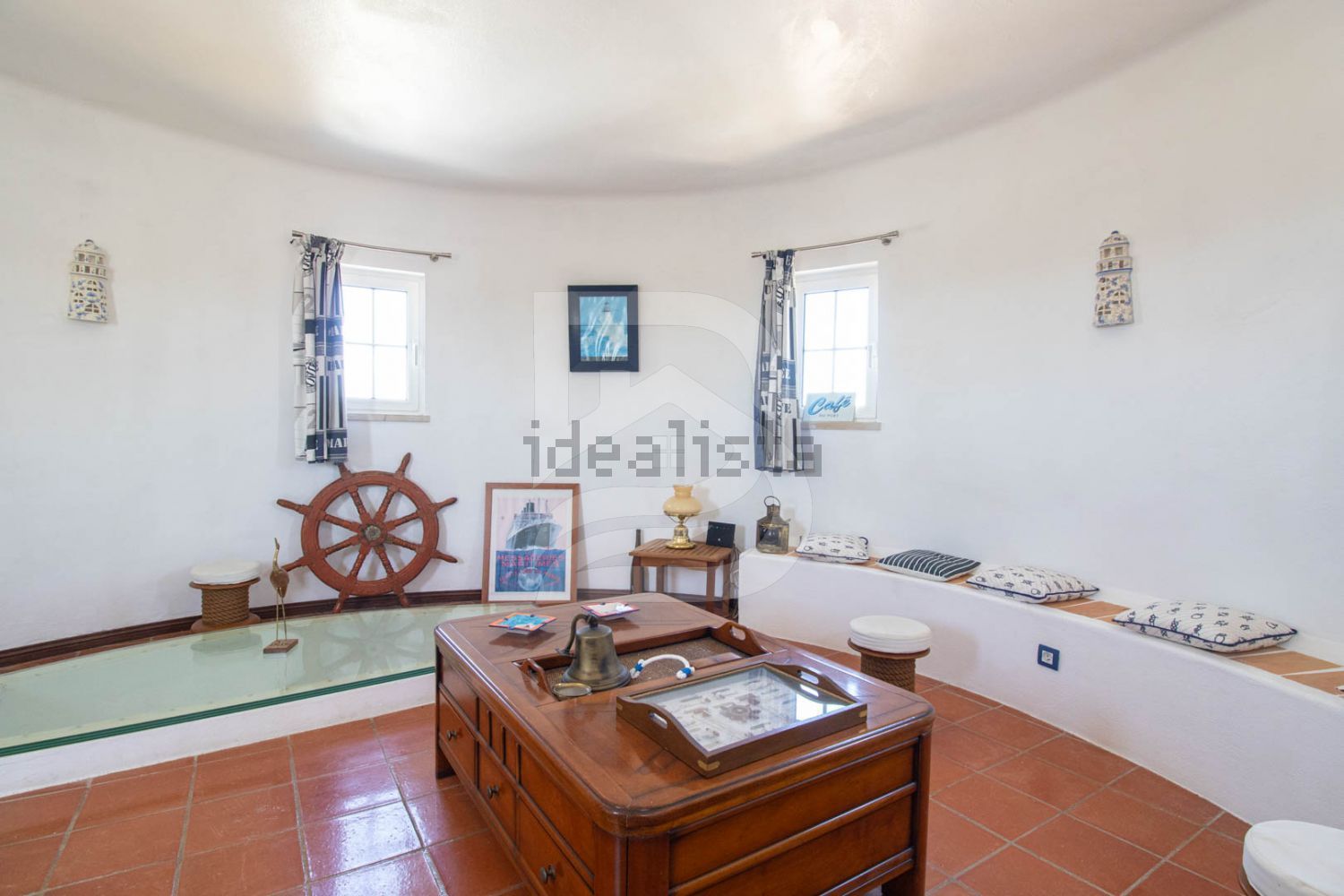 小楼房或独栋别墅出售在Algoz e Tunes - 客厅