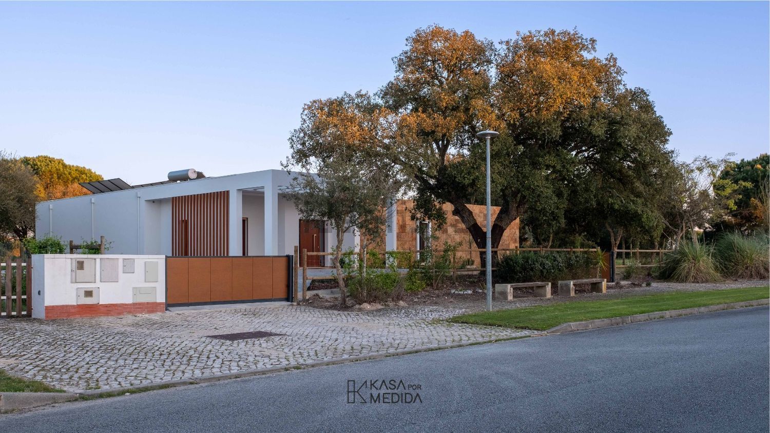 小楼房或独栋别墅出售在Avenida da Aroeira, 91 - 外立面