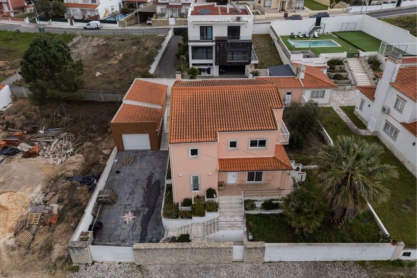 小楼房或独栋别墅出售在Rio Maior