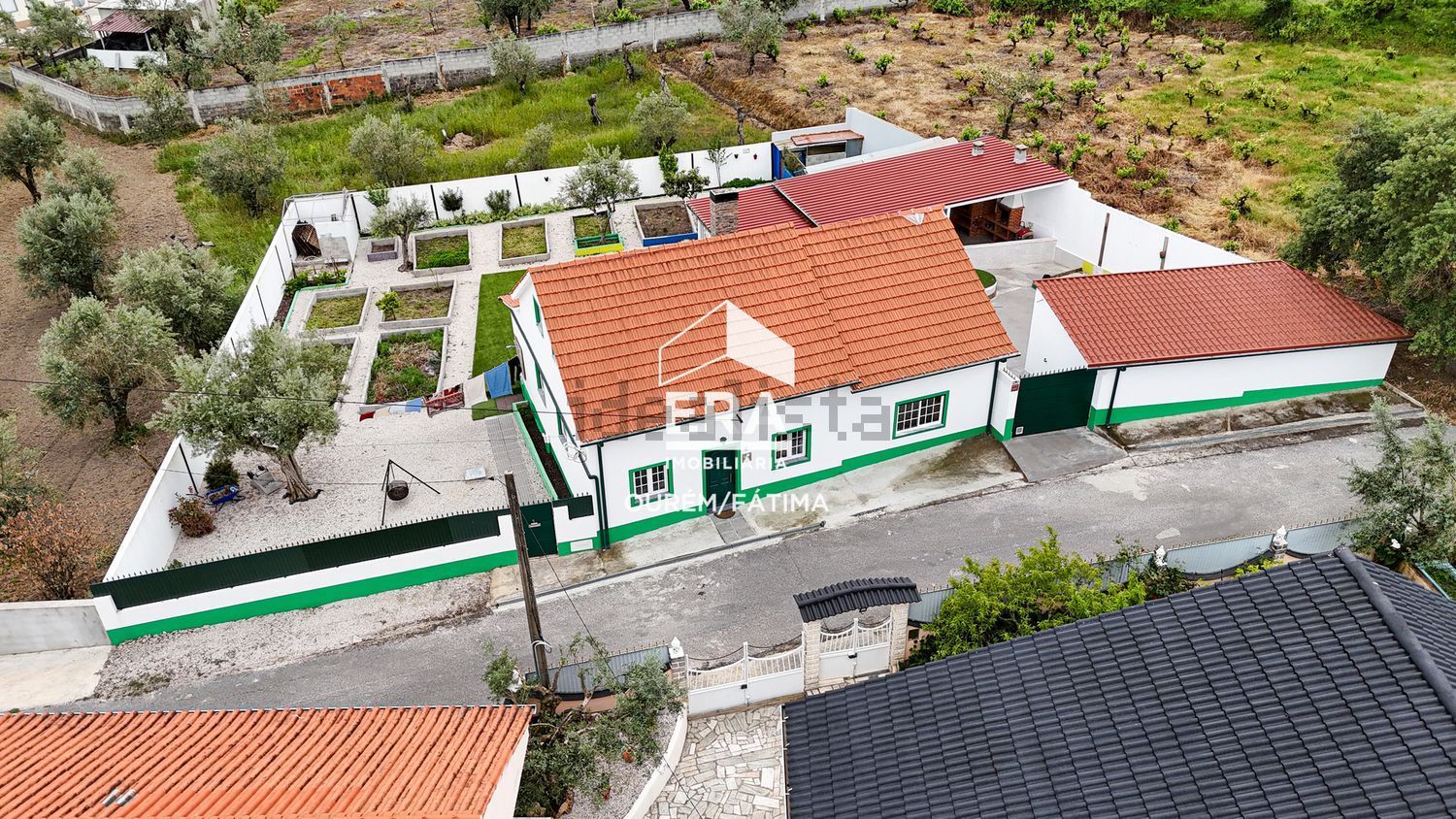 小楼房或独栋别墅出售在Freixianda - Ribeira do Fárrio - Formigais - 外立面
