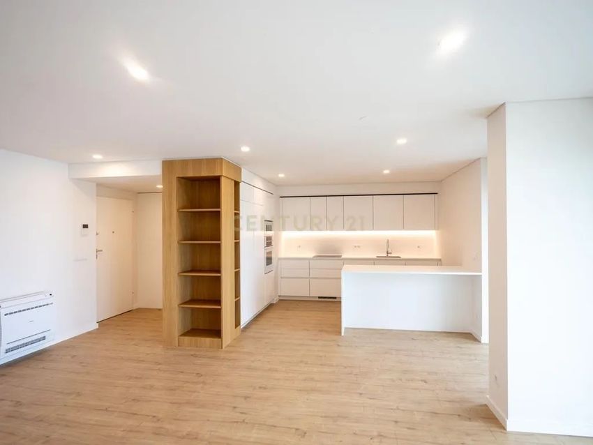 公寓 t3出售在Rua Sarmento de Beires, 47