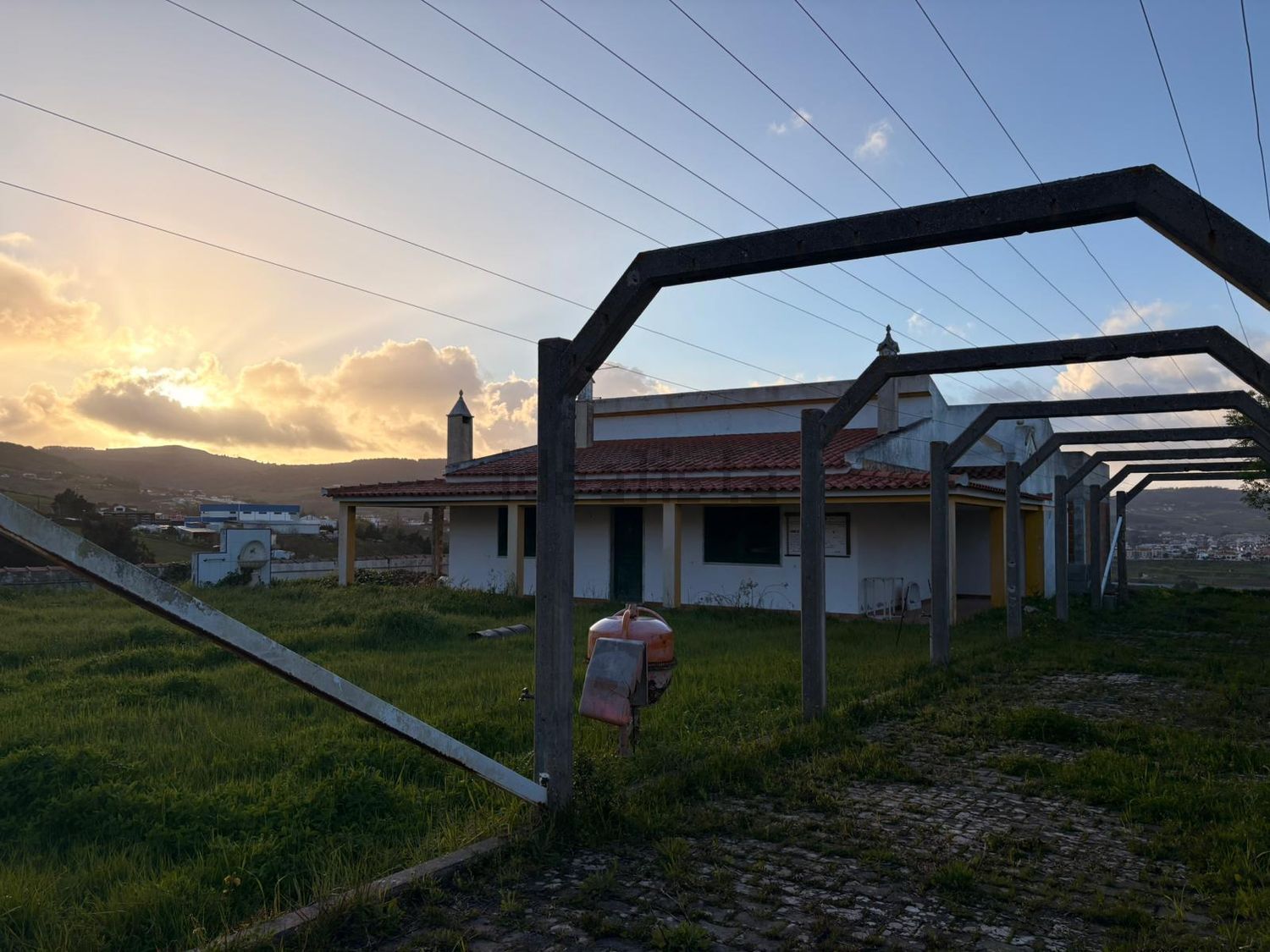 小楼房或独栋别墅出售在Rua dos Galinhatos - 外立面