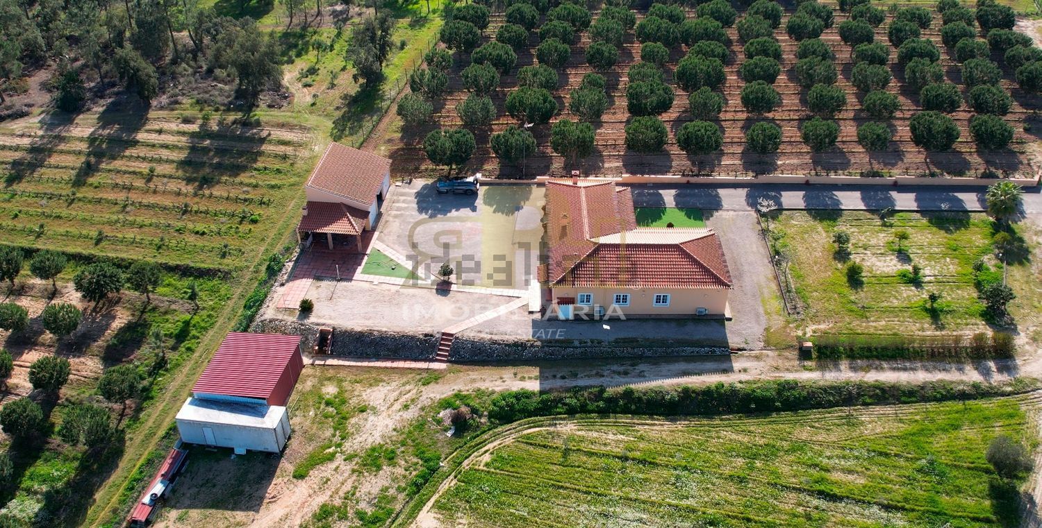 小楼房或独栋别墅出售在Rua dos Combatentes, 127 - 视线