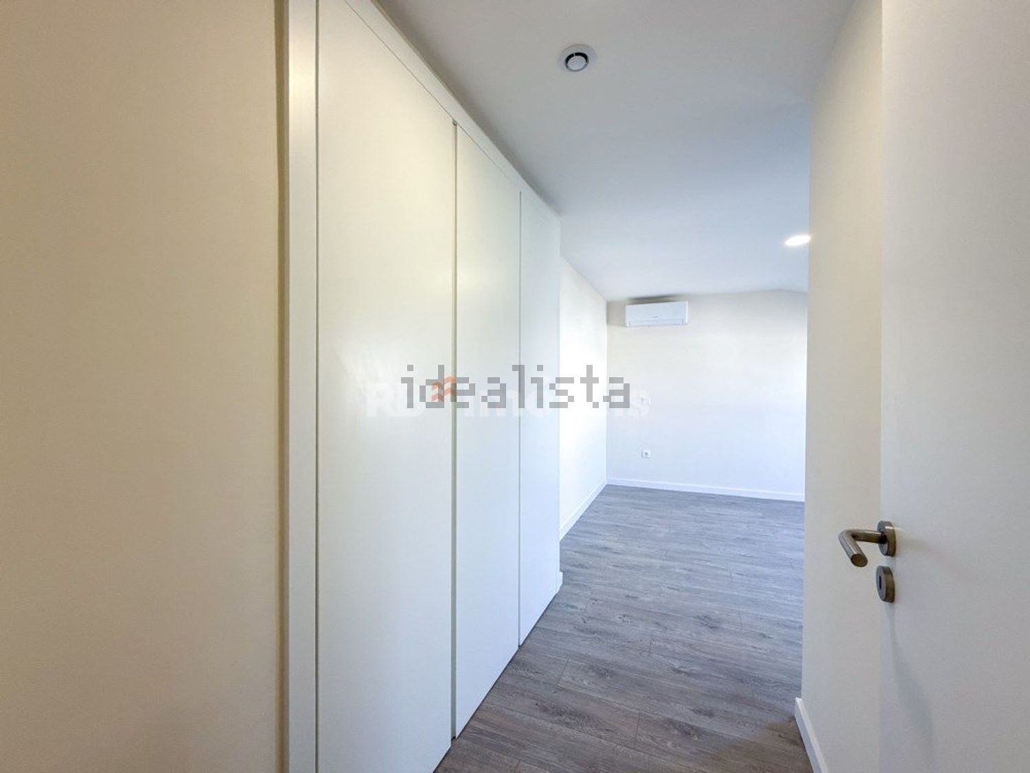 公寓 t4出售在Rua da Rainha Santa Isabel, 17 - 过道