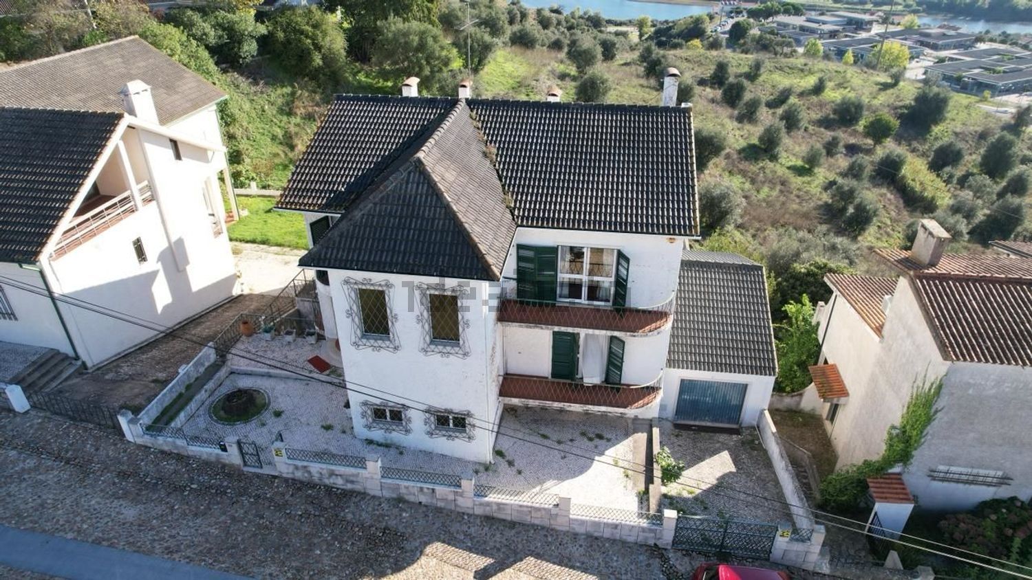 小楼房或独栋别墅出售在São Vicente - São João - Alferrarede - 外立面