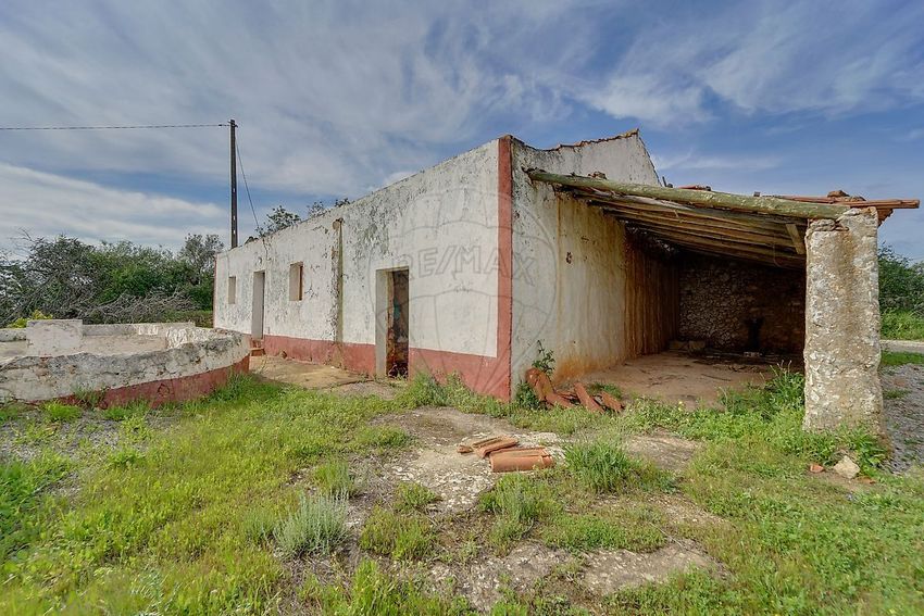 庄园出售在Rua Visconde de Messines, 636 M