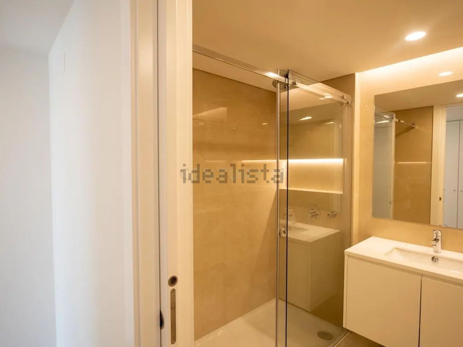公寓 t2出售在Rua Sarmento de Beires, 47 - 卫生间