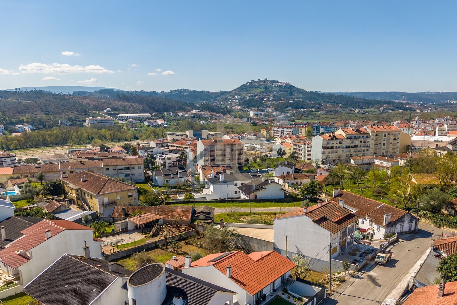 小楼房或独栋别墅出售在Rua de Nossa Senhora de Fátima, 8 a - 视线