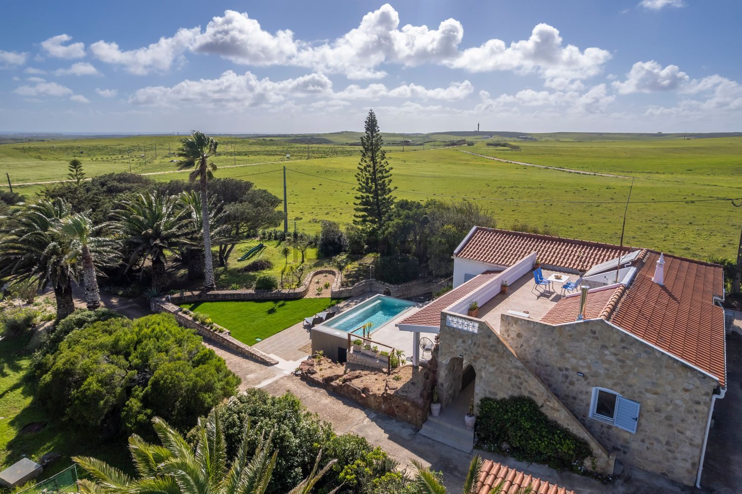 小楼房或独栋别墅出售在Vila do Bispo e Raposeira - 游泳池