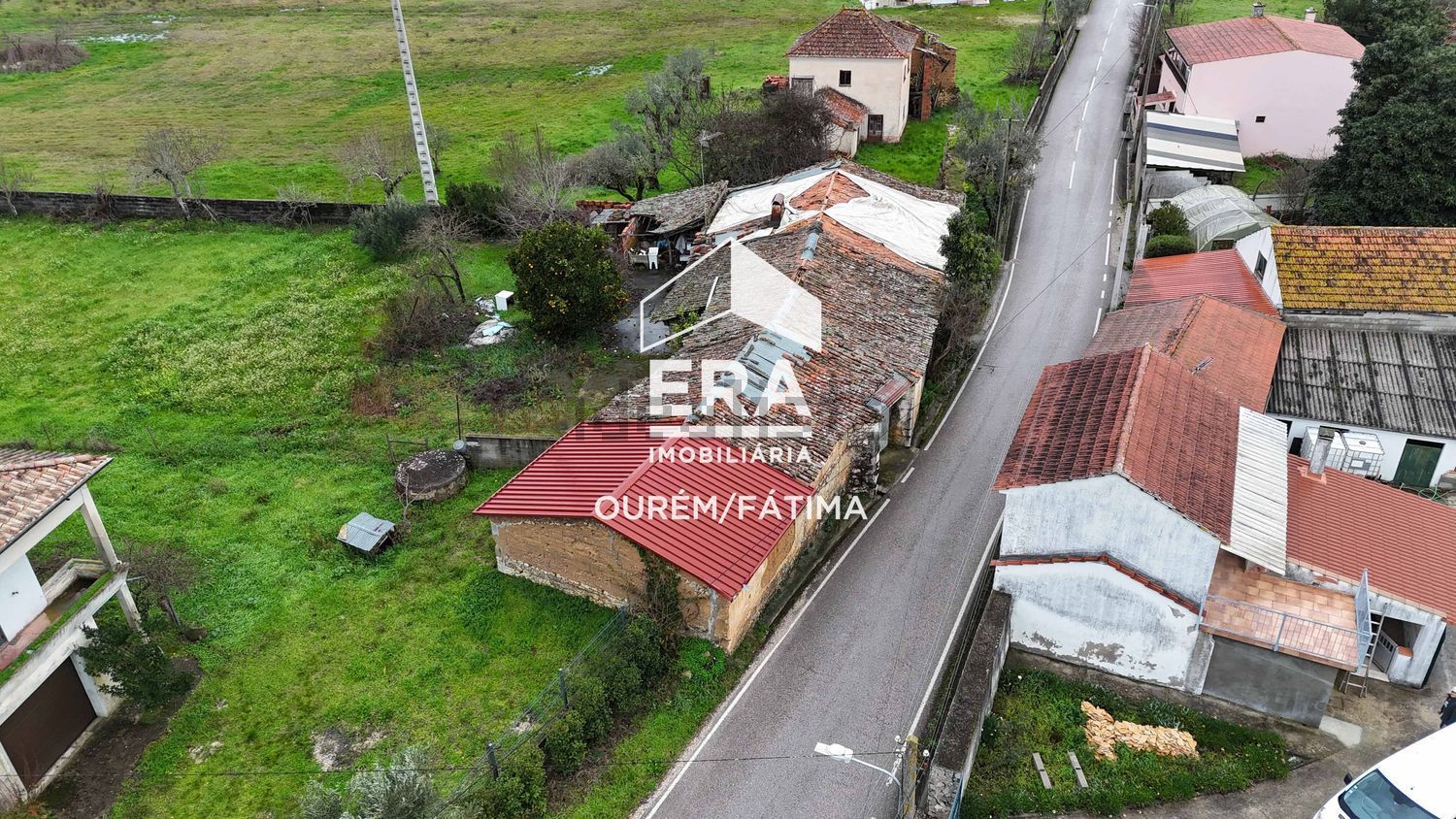 小楼房或独栋别墅出售在Freixianda - Ribeira do Fárrio - Formigais - 外立面