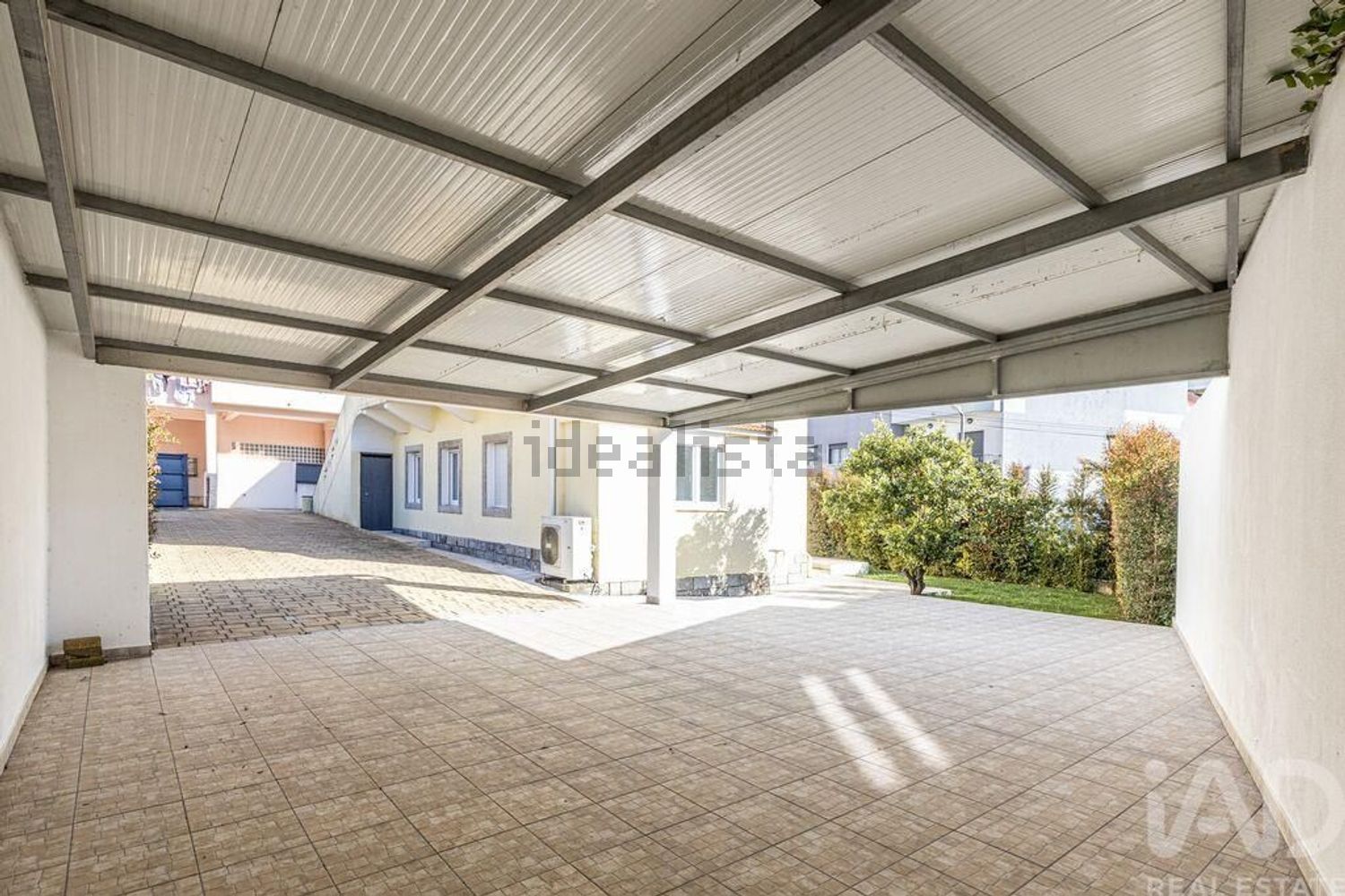 出租小楼房或独栋别墅在Estação de Agualva-Cacém - 停车位