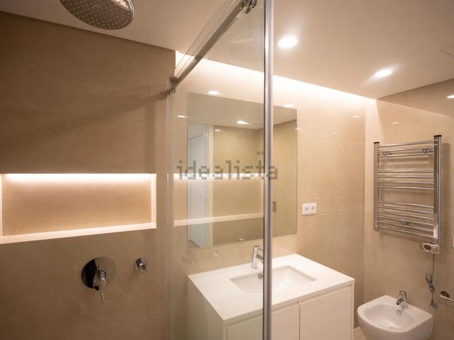 公寓 t2出售在Rua Sarmento de Beires, 47 - 卫生间