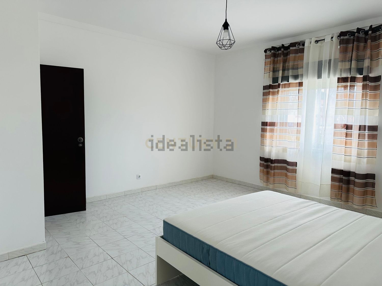 出租小楼房在Avenida 25 de Abril - 卧室