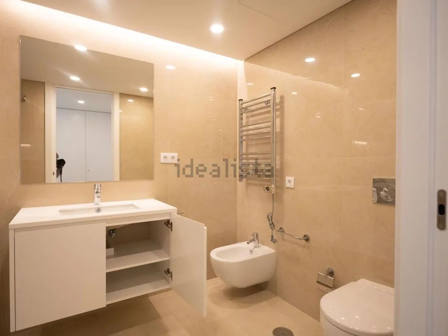 公寓 t2出售在Rua Sarmento de Beires, 47 - 卫生间