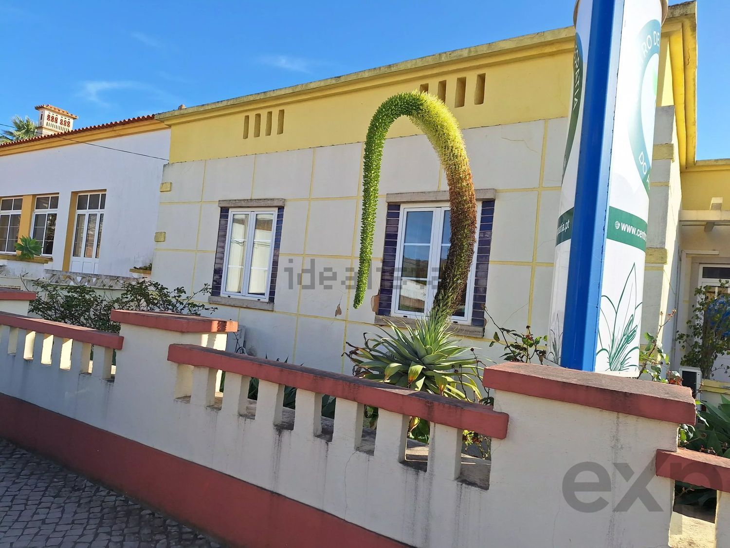 小楼房或独栋别墅出售在Rua de Faro - 外立面