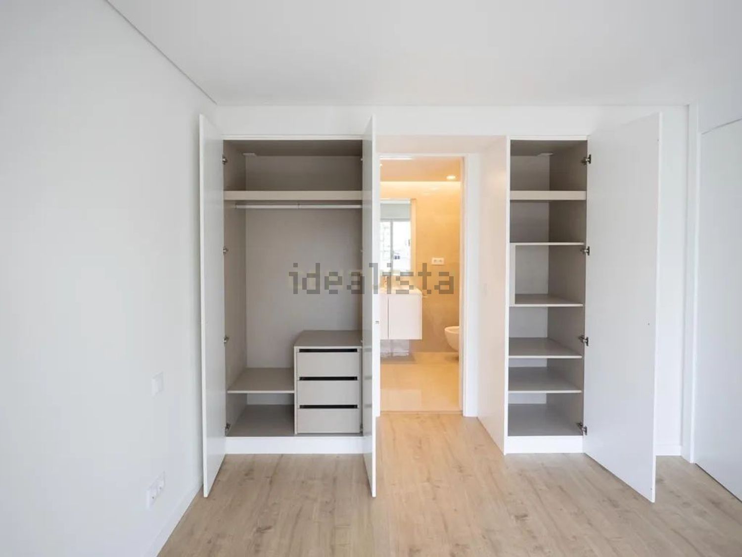 公寓 t1出售在Rua Sarmento de Beires, 47 - 试衣间