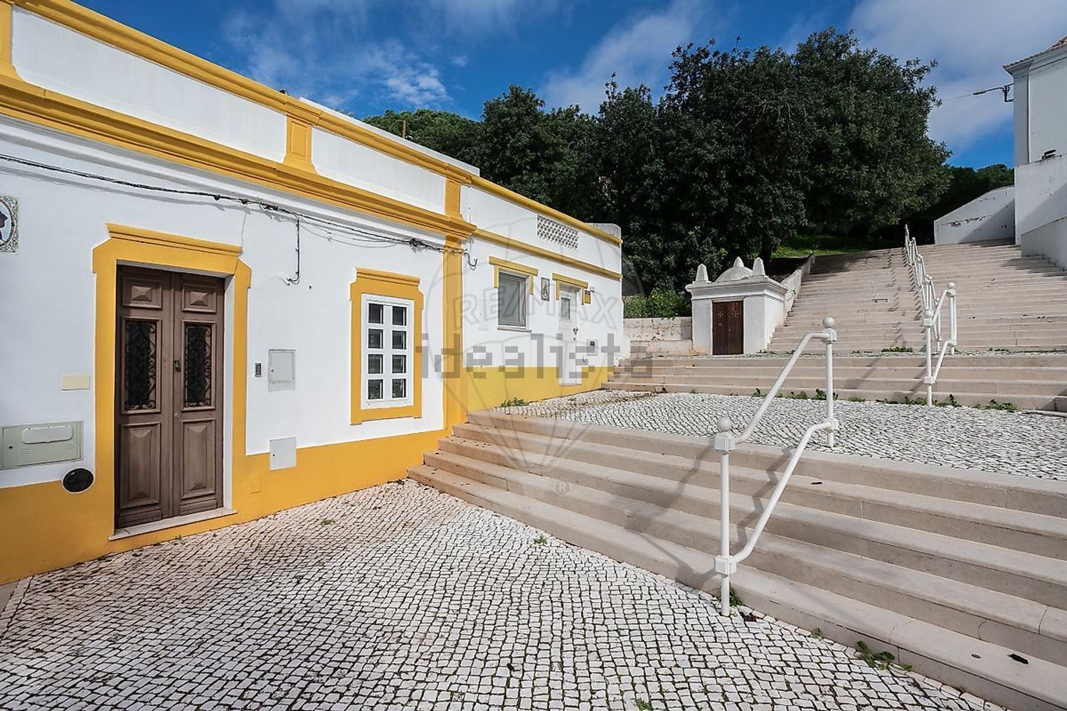 小楼房或独栋别墅出售在Rua São Gonçalo de Lagos - 外立面