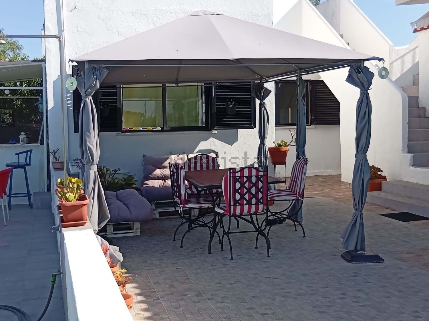 小楼房或别墅出售Em516 - 外立面