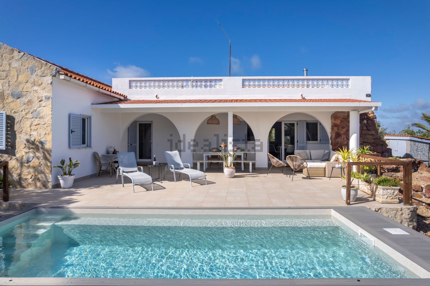 小楼房或独栋别墅出售在Vila do Bispo e Raposeira - 游泳池