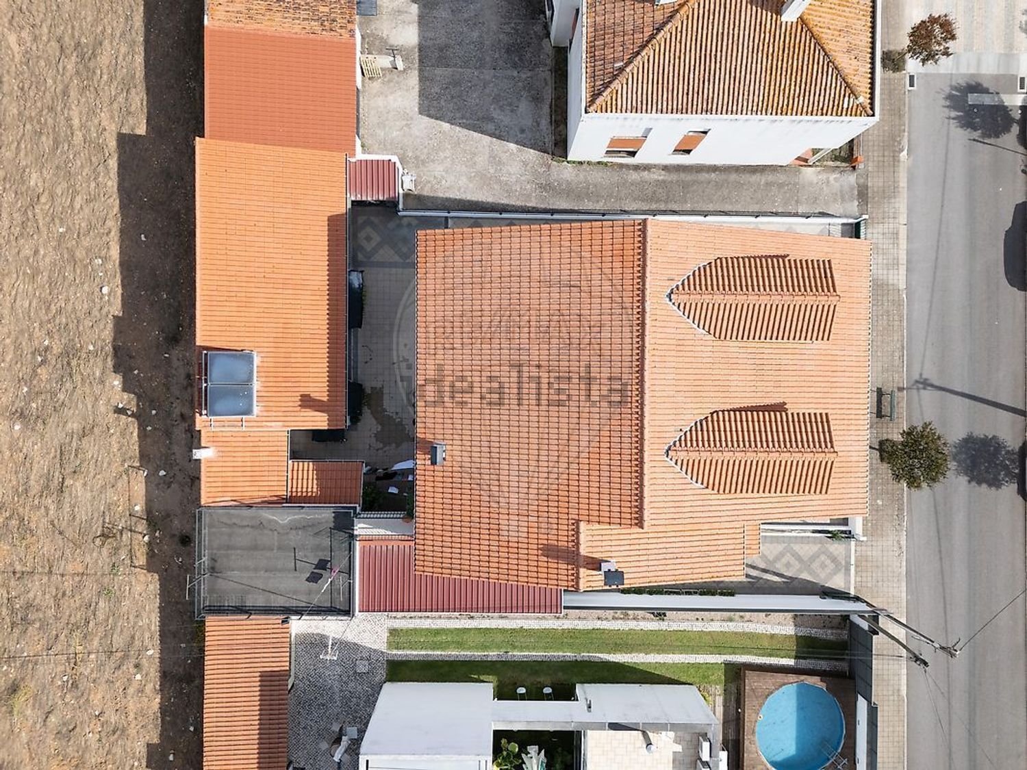 小楼房或独栋别墅出售在Rua Annes de Oliveira - 视线