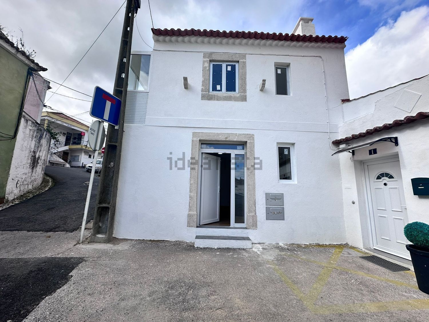 小楼房或独栋别墅出售在Largo de São Silvestre - 外立面