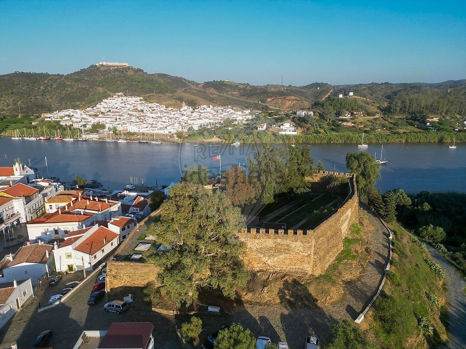 小楼房或独栋别墅出售在Avenida de Duarte Pacheco - 视线