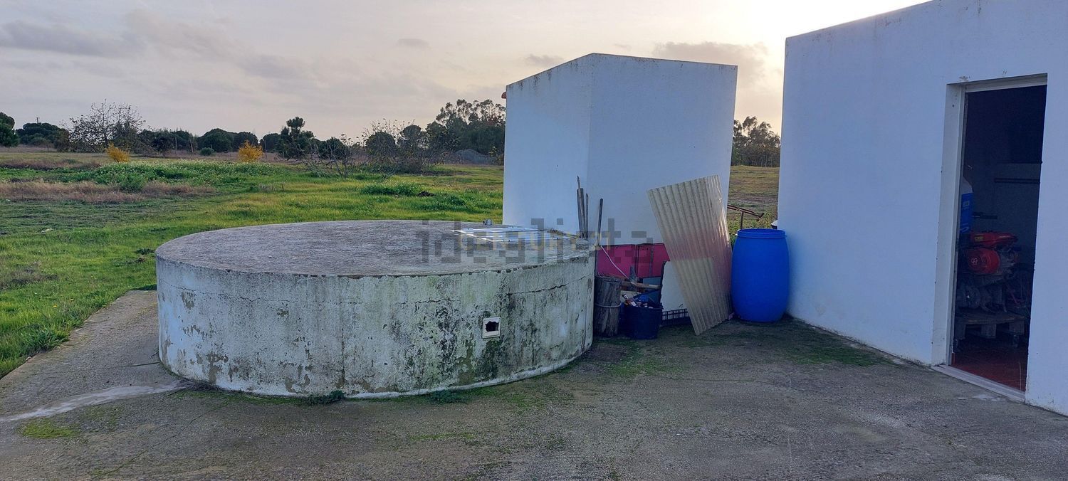 小楼房或独栋别墅出售在Estrada dos Alemães - 外立面