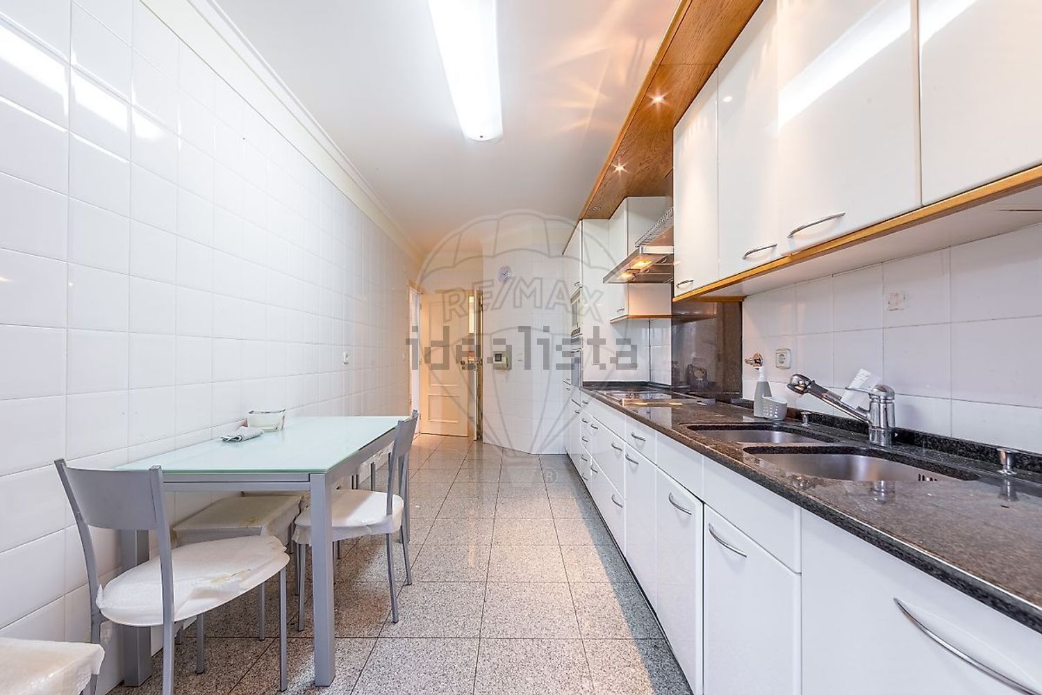 出租公寓 t3在Avenida do Colégio Militar - 厨房
