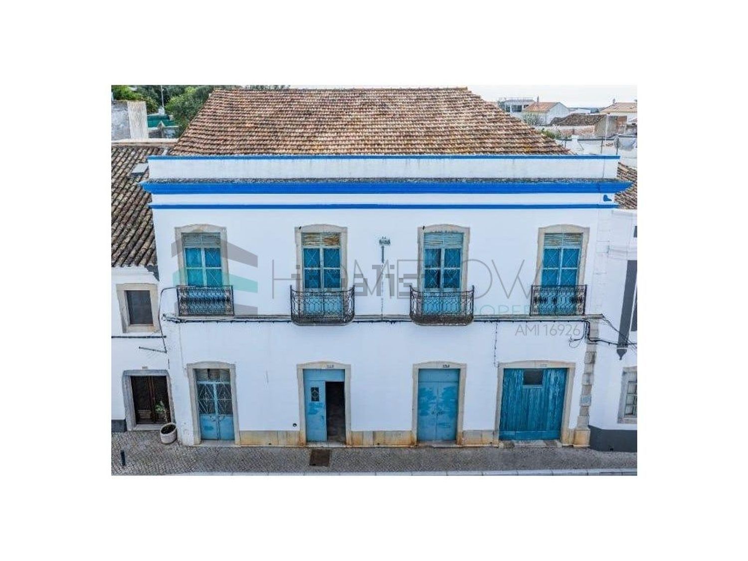小楼房或独栋别墅出售在Rua do Pe da Cruz - 外立面